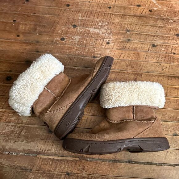 Ugg shearling lined 7 warm trendy slip on boots - Picture 1 of 6